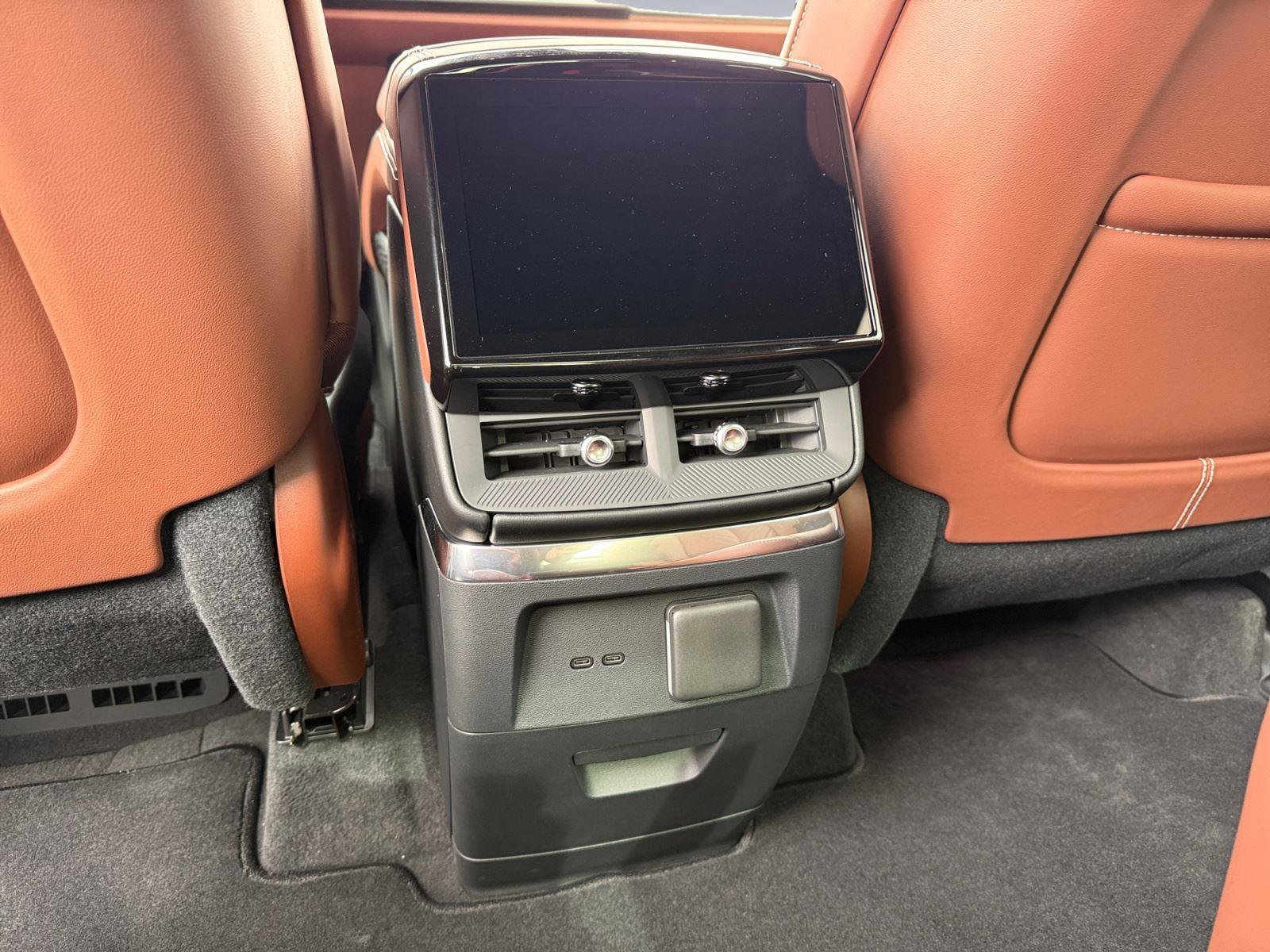 New 2026 Cadillac Vistiq Platinum image 13