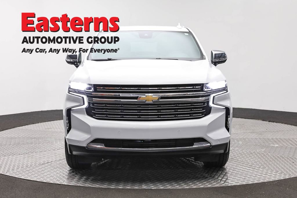 Used 2023 Chevrolet Suburban Premier RWD image 2