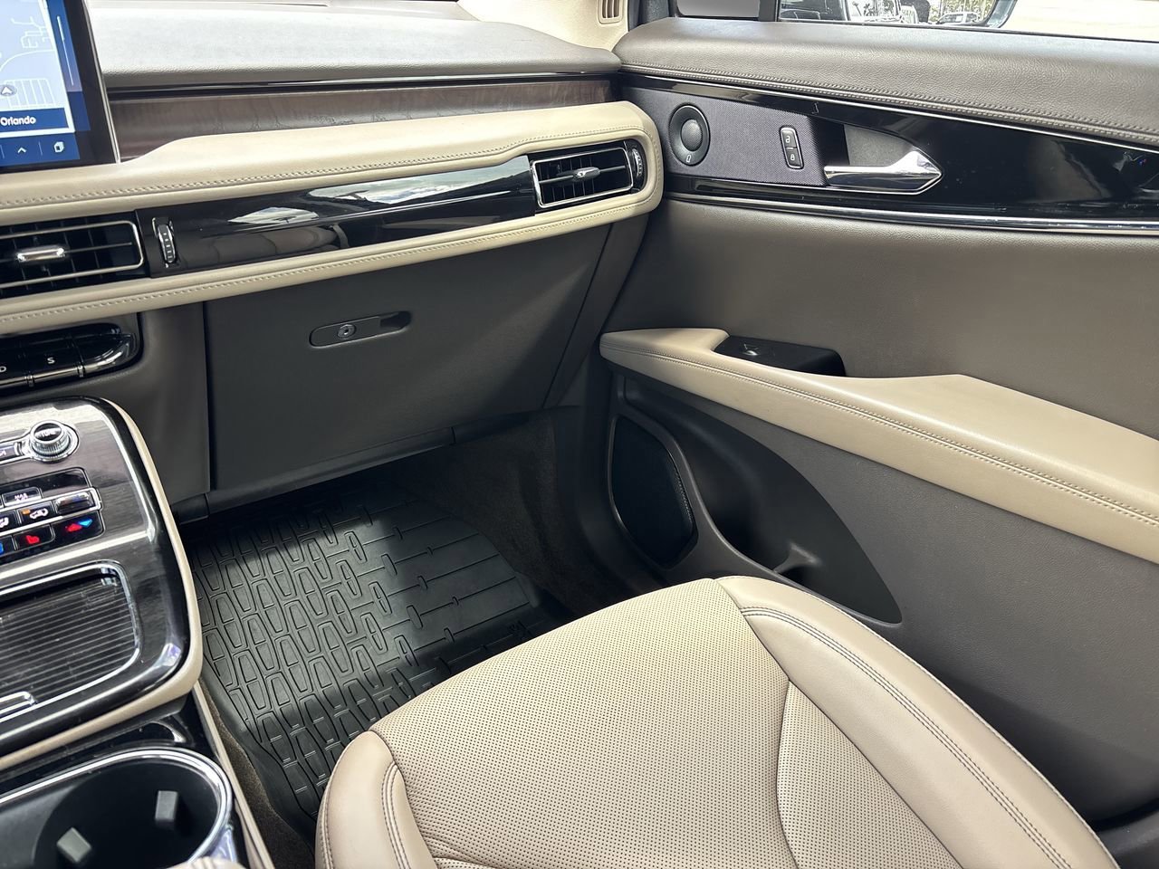 Used 2022 Lincoln Nautilus Reserve w/ Equipment Group 201A image 16