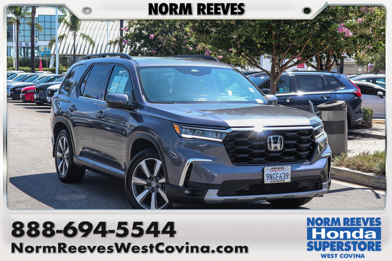 Certified 2025 Honda Pilot Touring image 1