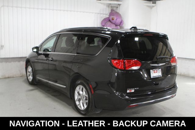 Used 2020 Chrysler Pacifica Touring-L Plus w/ Tire & Wheel Group FWD image 27