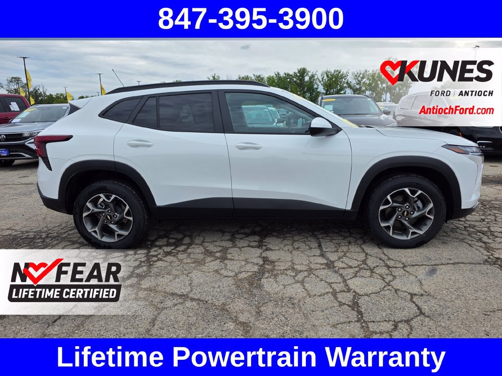 Used 2025 Chevrolet Trax LT FWD image 10