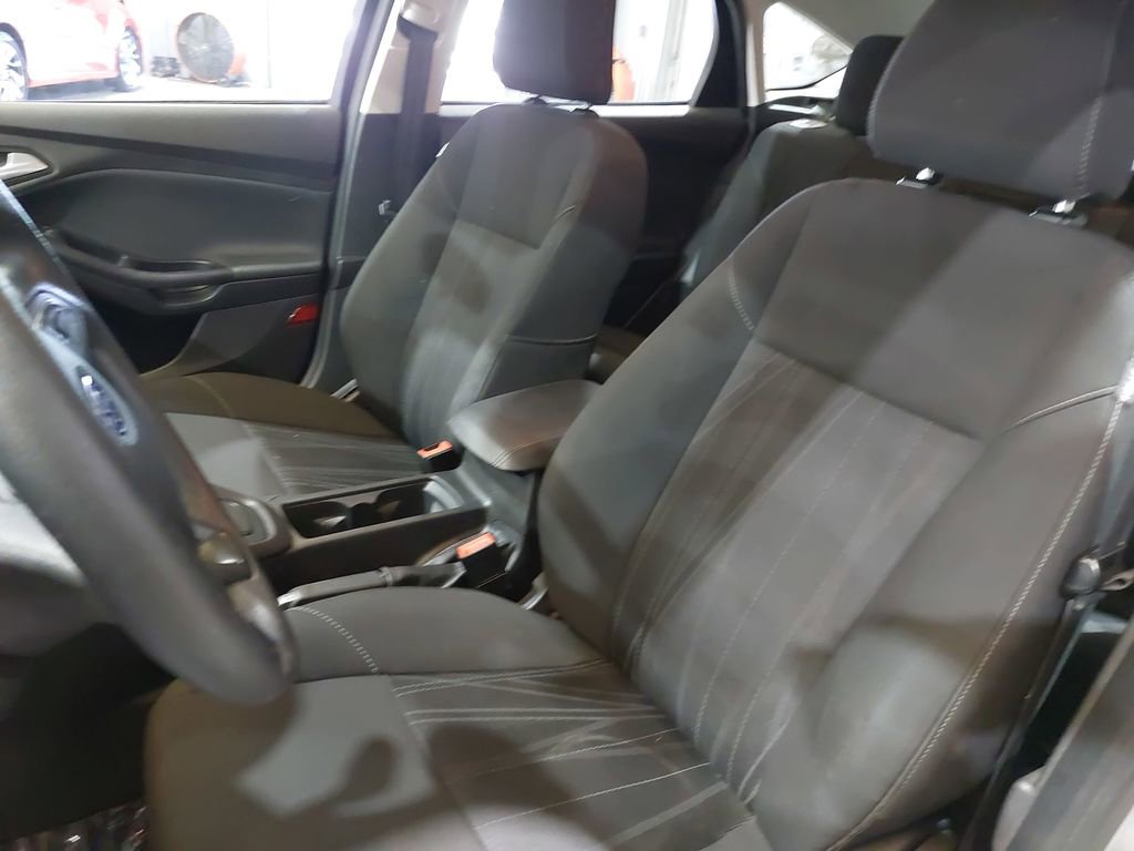 Used 2016 Ford Focus SE FWD image 14