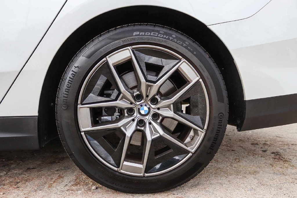 Used 2026 BMW 540i xDrive AWD/4WD image 12