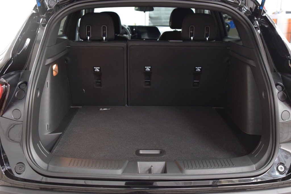 New 2026 Chevrolet Trax RS w/ Sunroof Package FWD image 24