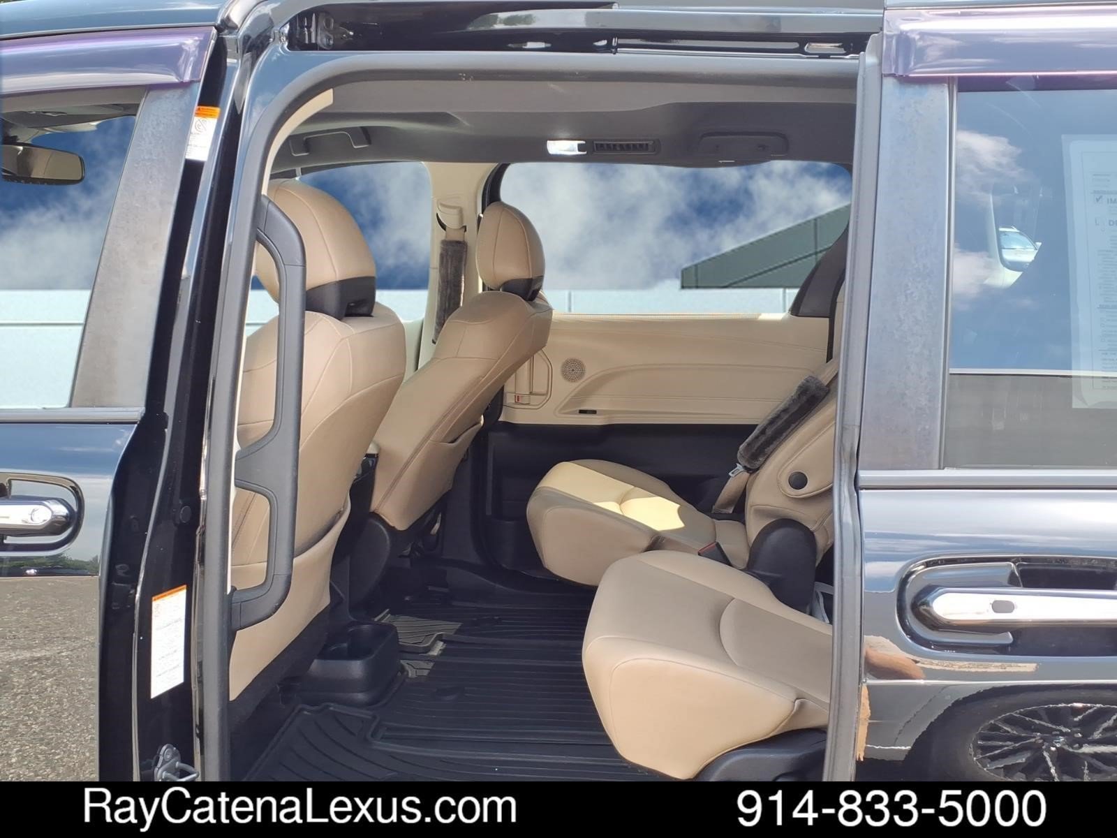 Used 2021 Toyota Sienna XLE w/ XLE Plus Package AWD/4WD image 17