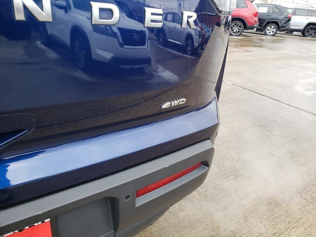 Certified 2025 Nissan Pathfinder SV image 14