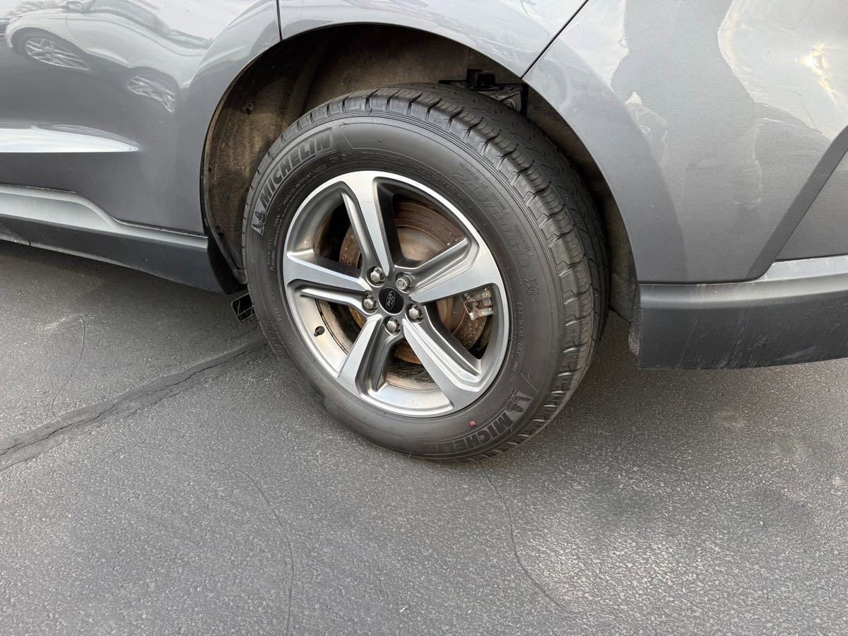 Used 2024 Ford Edge SEL w/ Convenience Package image 9