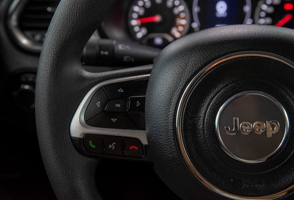 Used 2023 Jeep Renegade Latitude AWD/4WD image 21