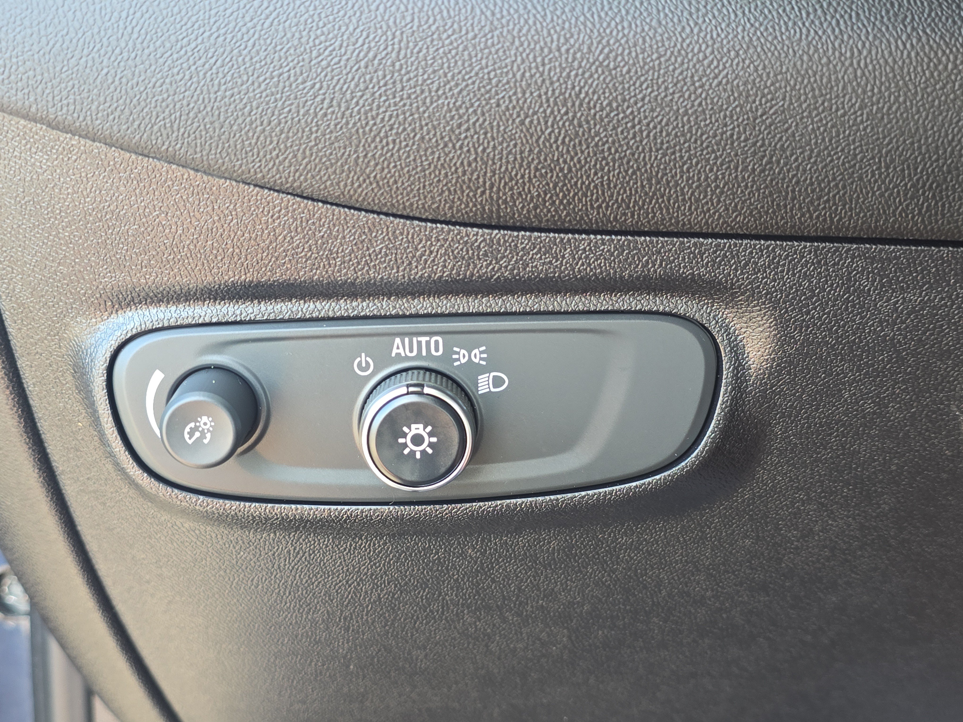 Used 2018 Chevrolet Equinox LT FWD image 28