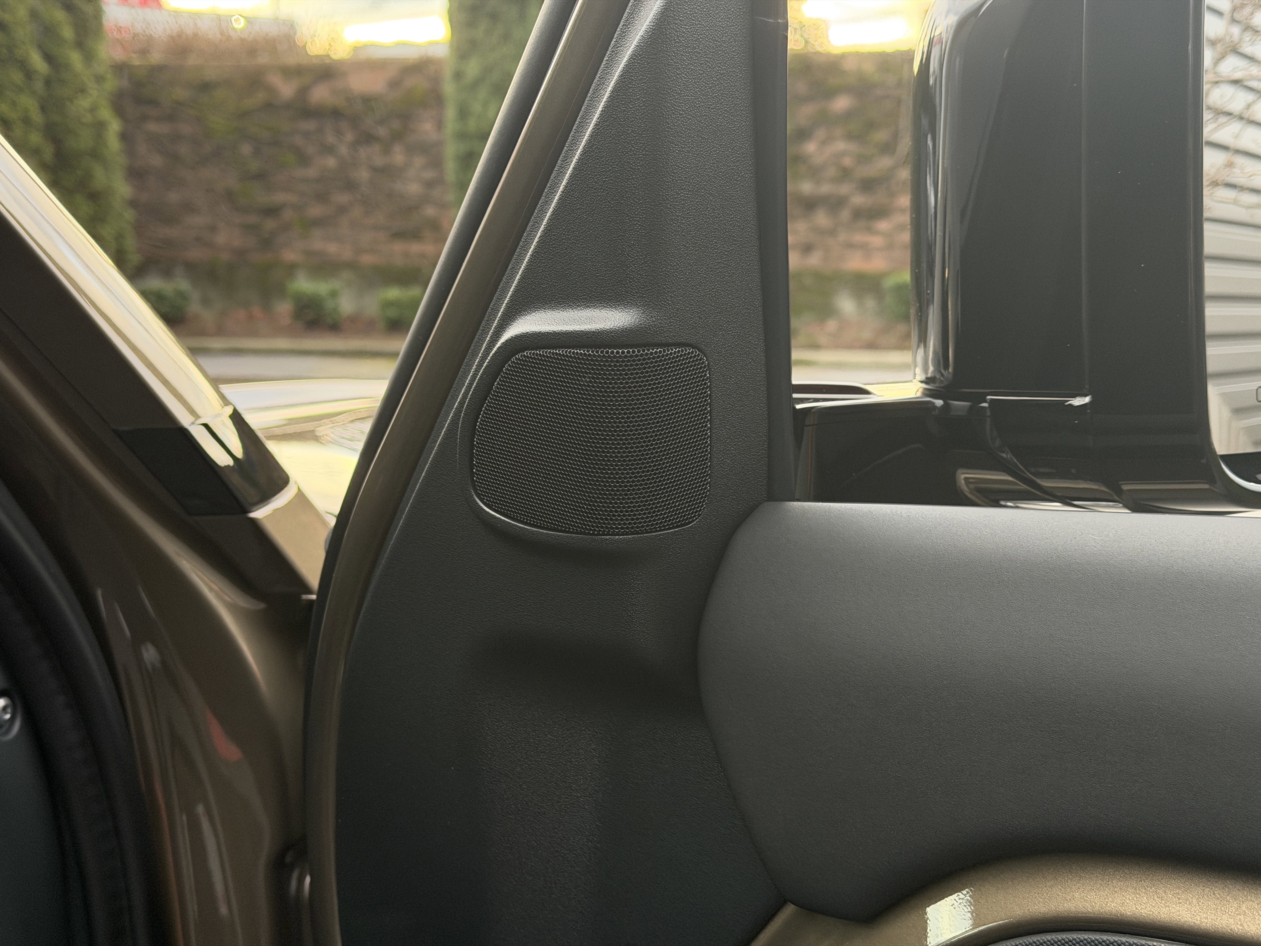 Certified 2025 Land Rover Defender 110 X-Dynamic SE image 10