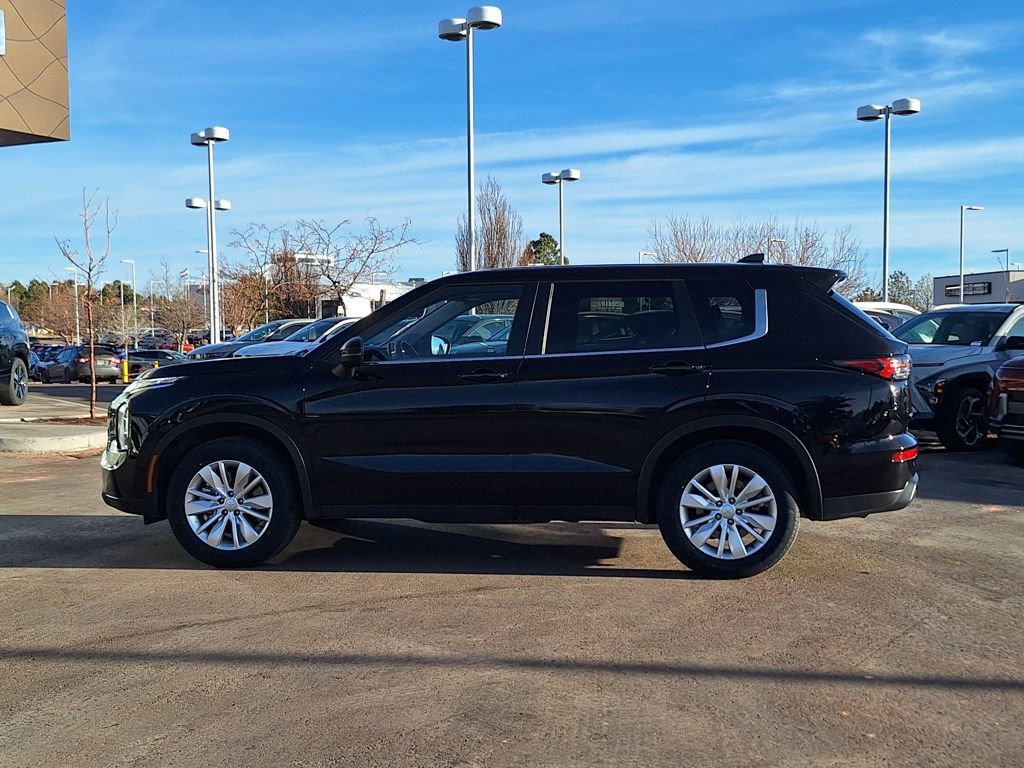 Used 2025 Mitsubishi Outlander ES image 6