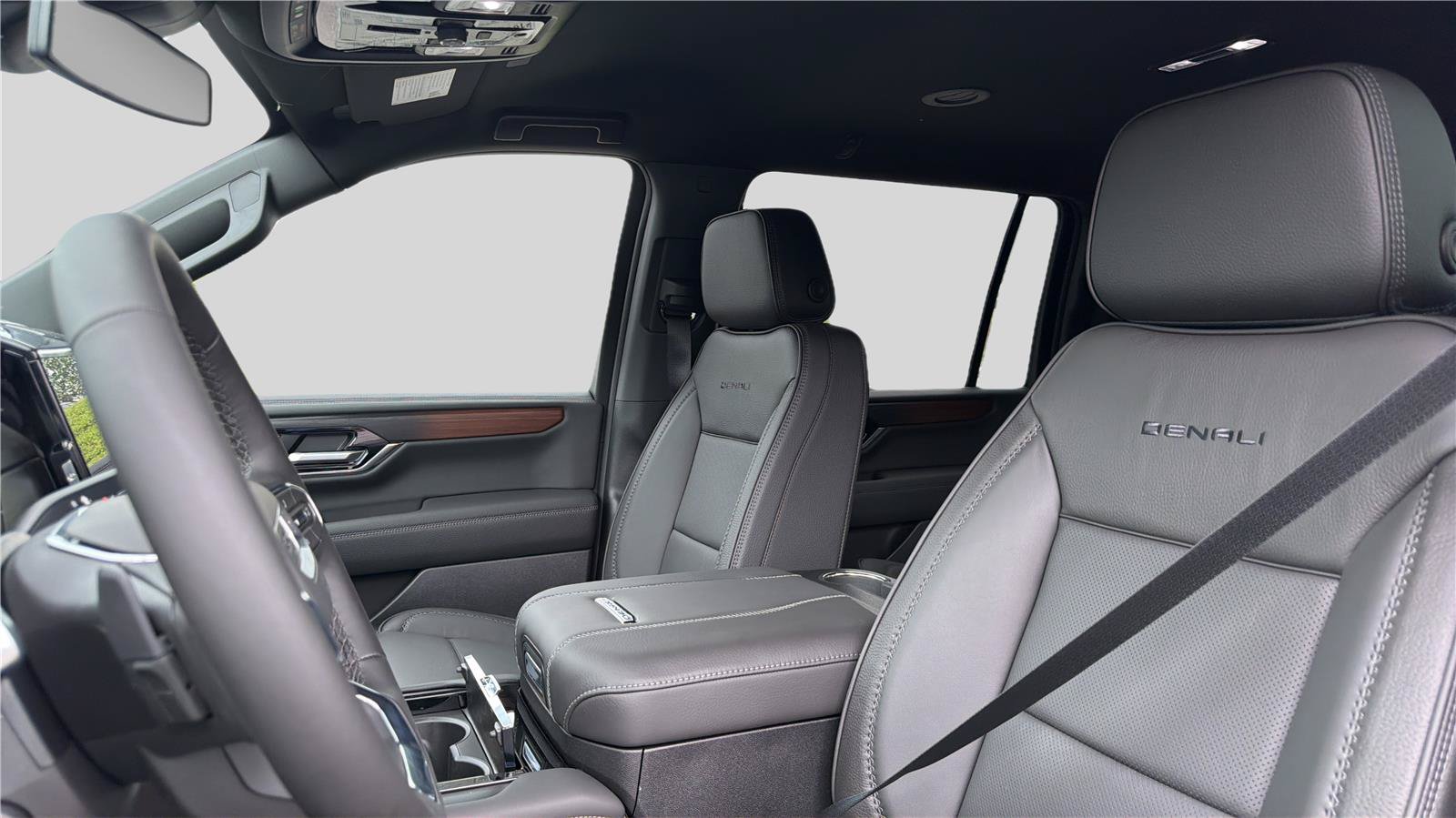 New 2026 GMC Yukon XL Denali w/ LPO, Floor Liner Package AWD/4WD image 17