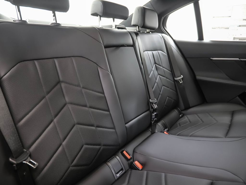 Used 2026 BMW 530i xDrive w/ Premium Package image 28