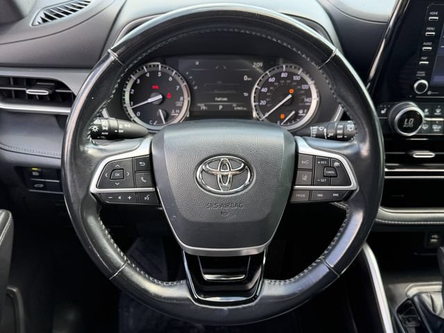 Used 2022 Toyota Highlander XSE FWD image 12