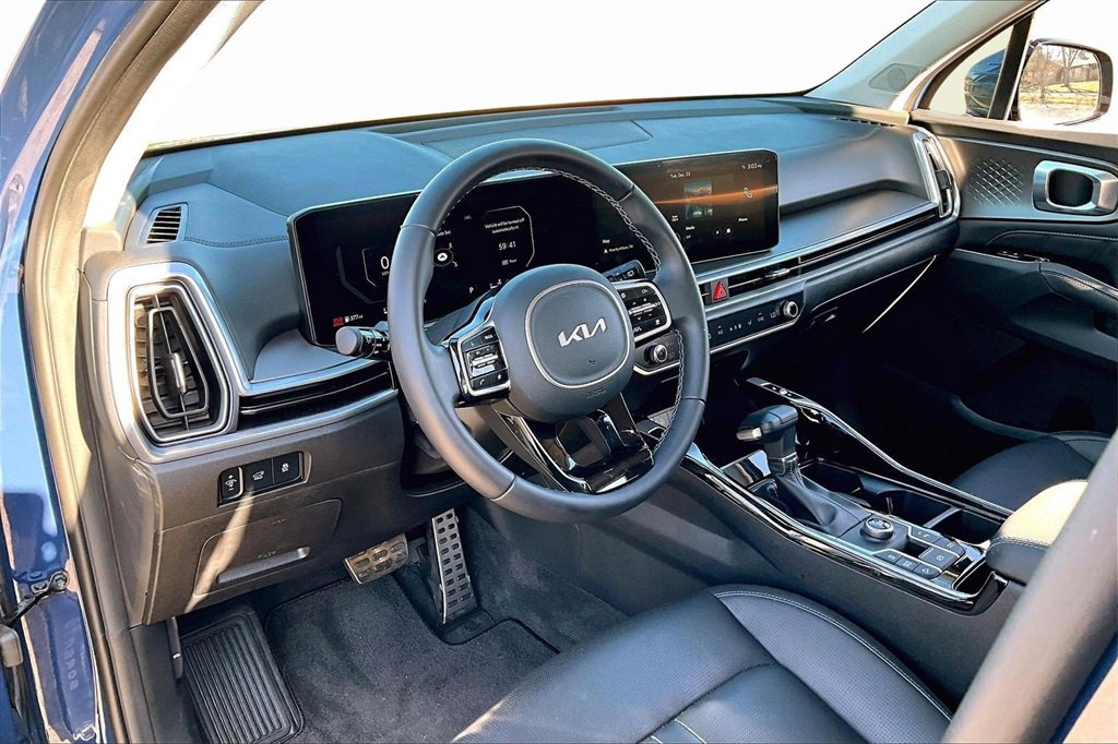 Used 2025 Kia Sorento SX image 13