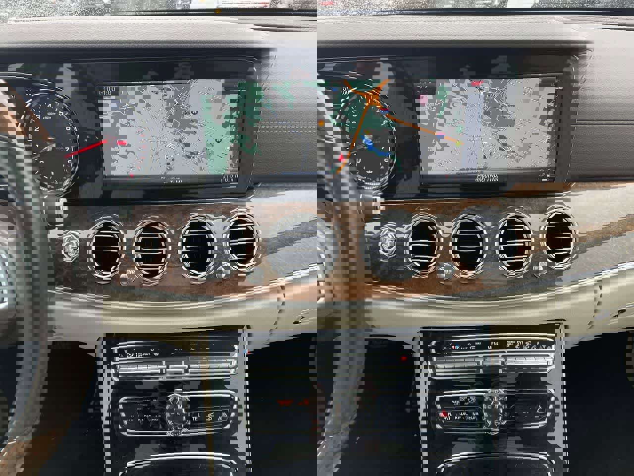 Used 2017 Mercedes-Benz E 400 4MATIC Wagon image 13