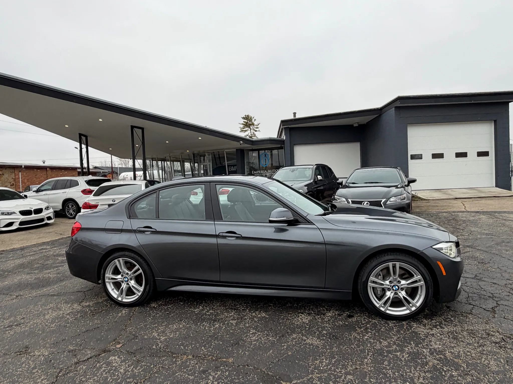 Used 2018 BMW 340i xDrive Sedan w/ Premium Package image 10