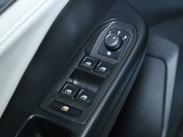 Used 2025 Volkswagen Taos SE FWD image 17