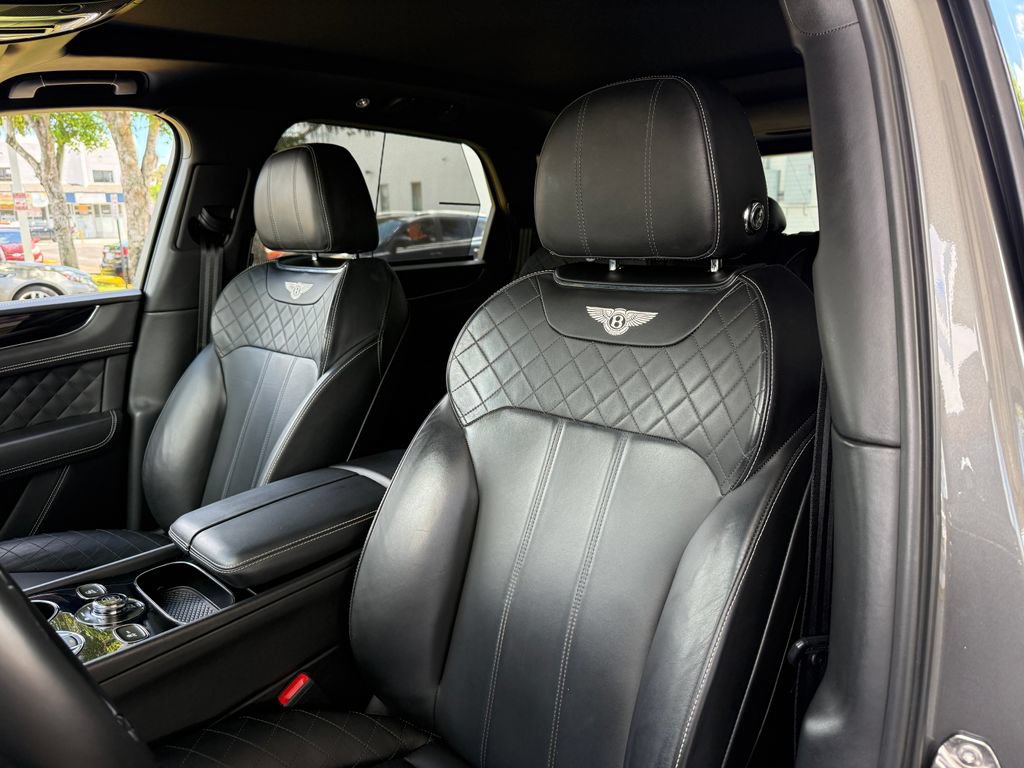 Used 2018 Bentley Bentayga AWD/4WD image 14