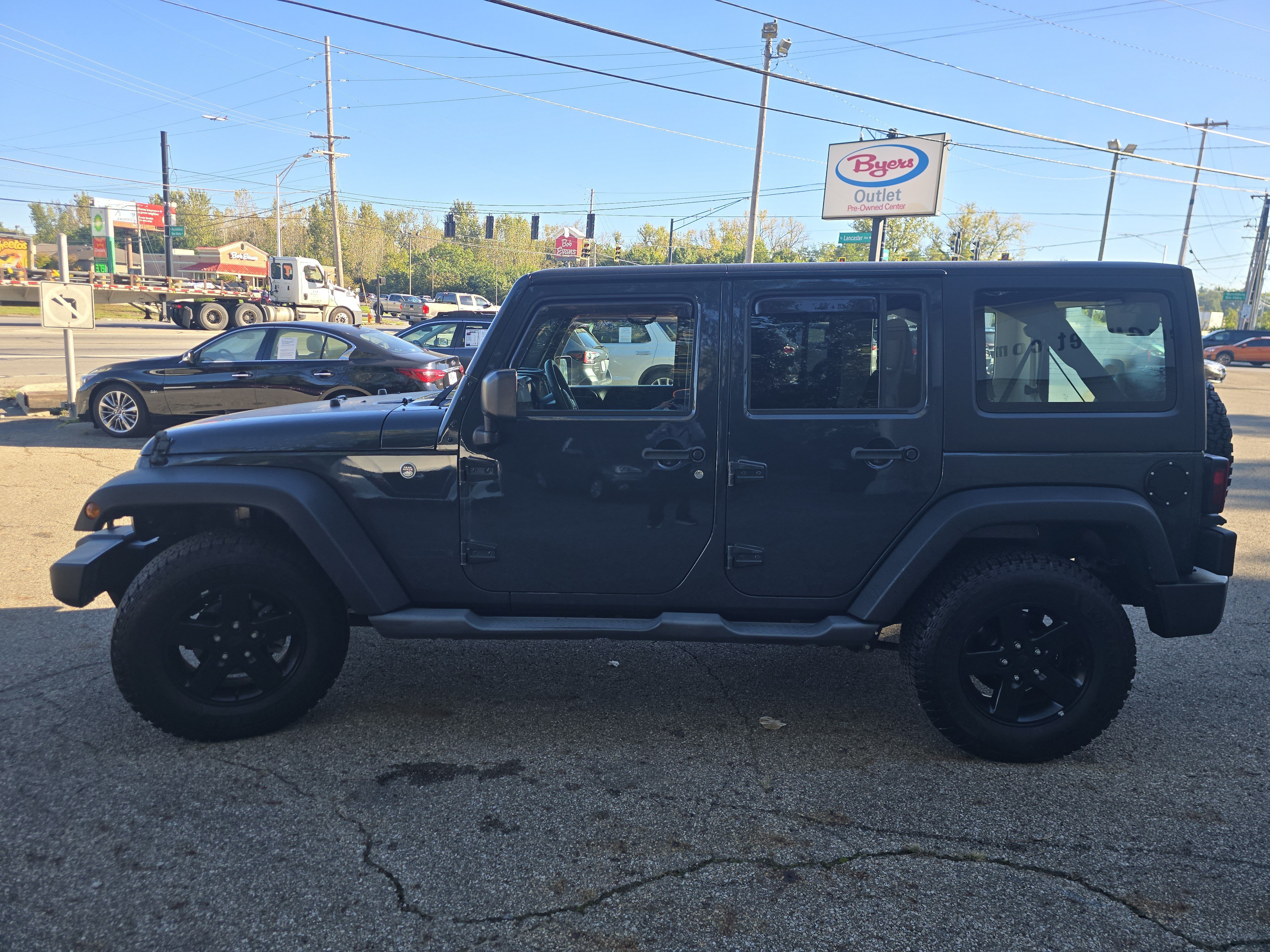 Used 2017 Jeep Wrangler Unlimited Sport AWD/4WD image 4