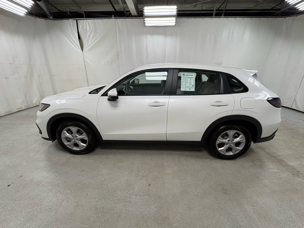 Used 2025 Honda HR-V LX image 8