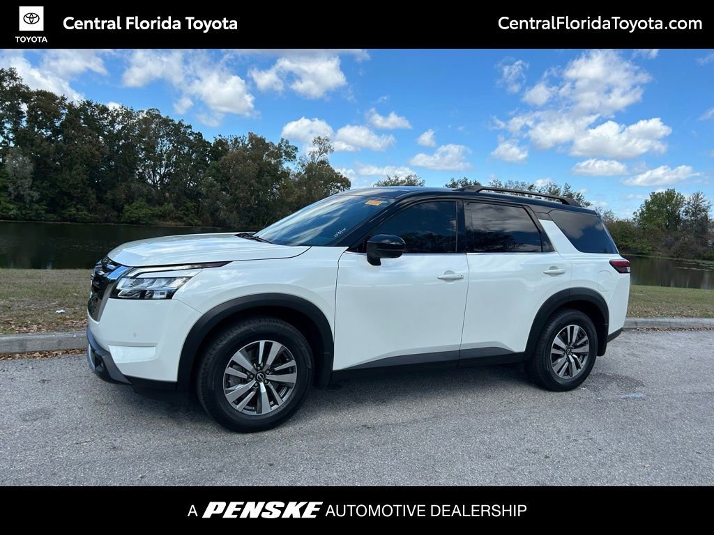 Used 2022 Nissan Pathfinder SL image 1