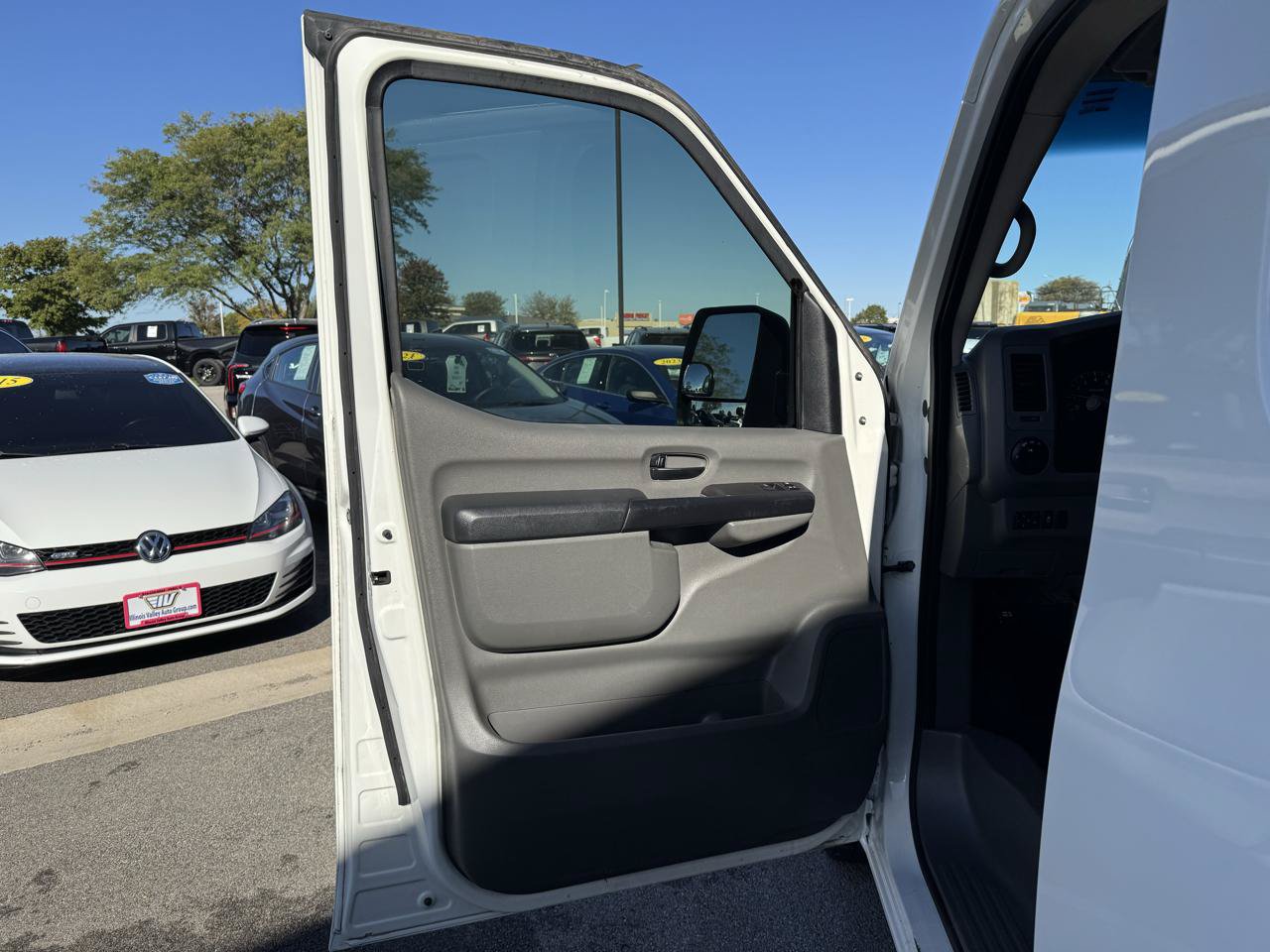 Used 2017 Nissan NV 2500 SV w/ Back Door Glass Package RWD image 11