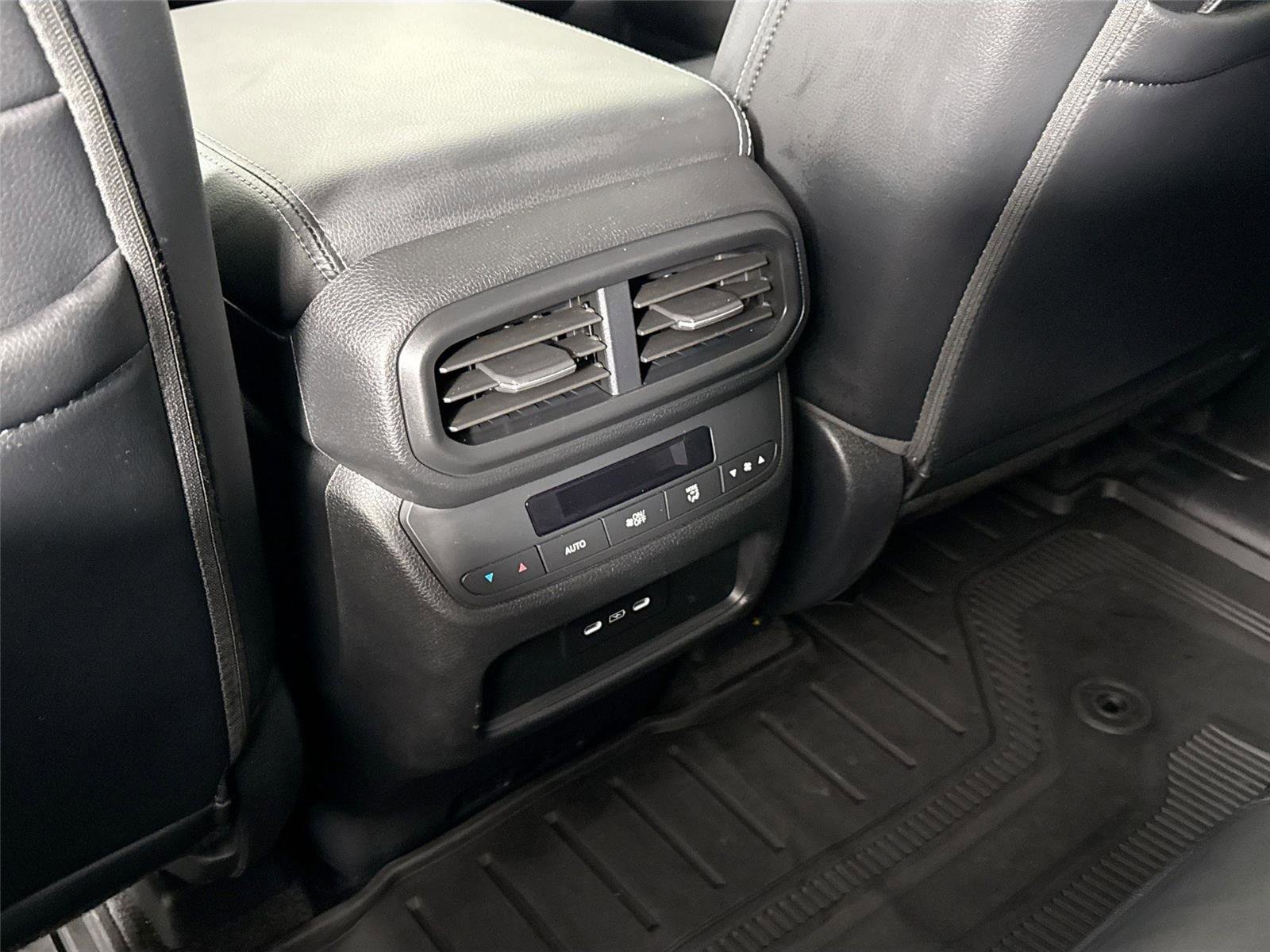 Used 2025 Honda Pilot EX-L image 36