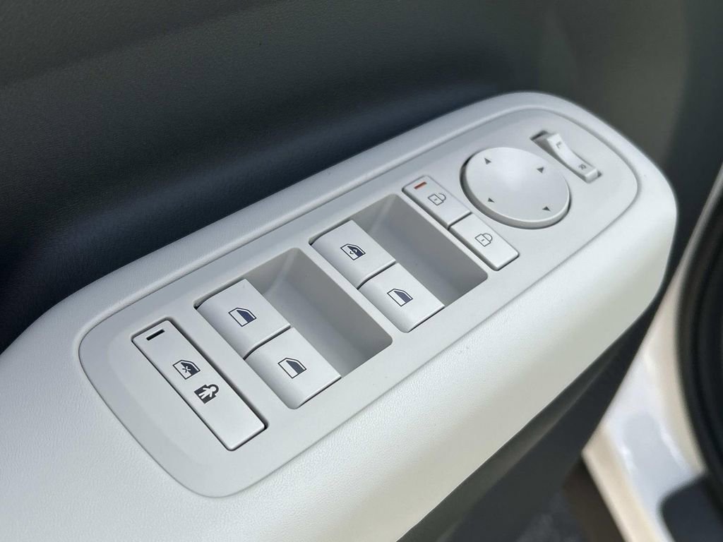 New 2026 Hyundai Santa Fe SE image 17