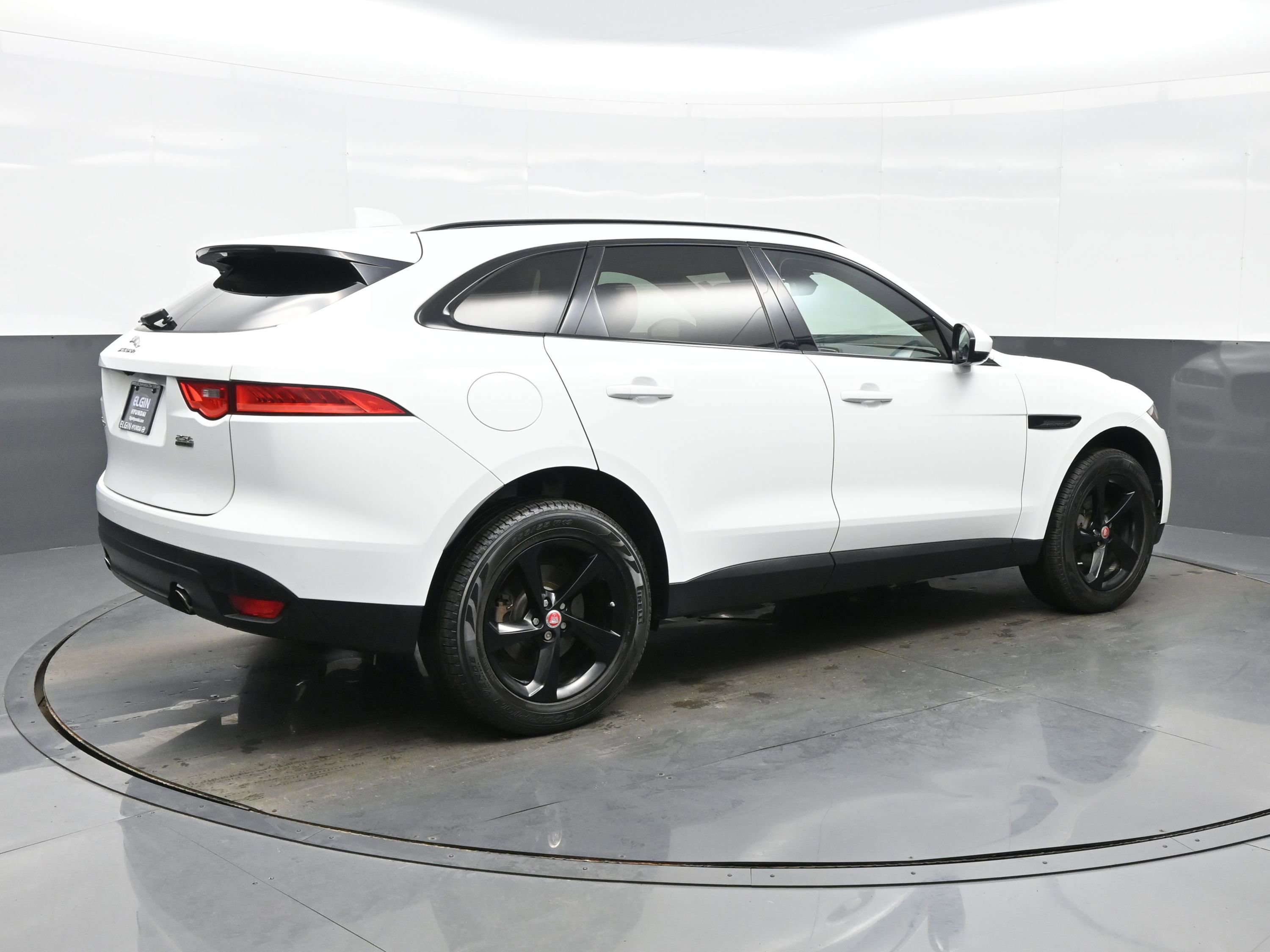 Used 2018 Jaguar F-PACE Premium image 6