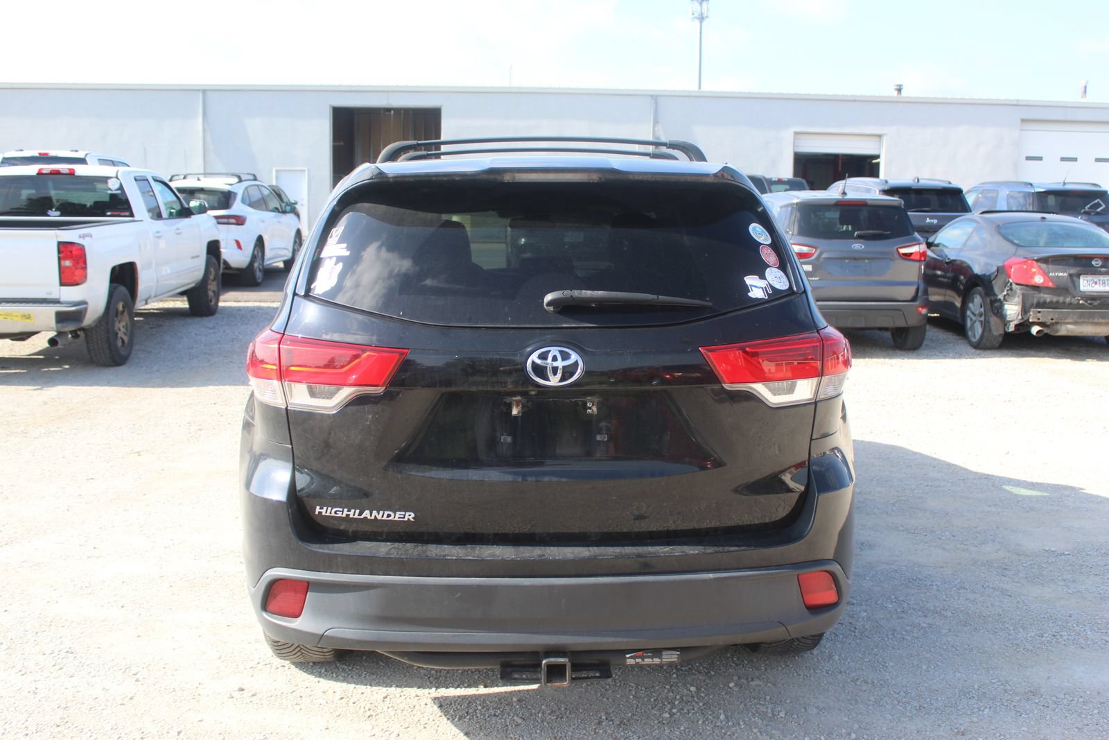 Used 2017 Toyota Highlander LE w/ Carpet Mat Package FWD image 5