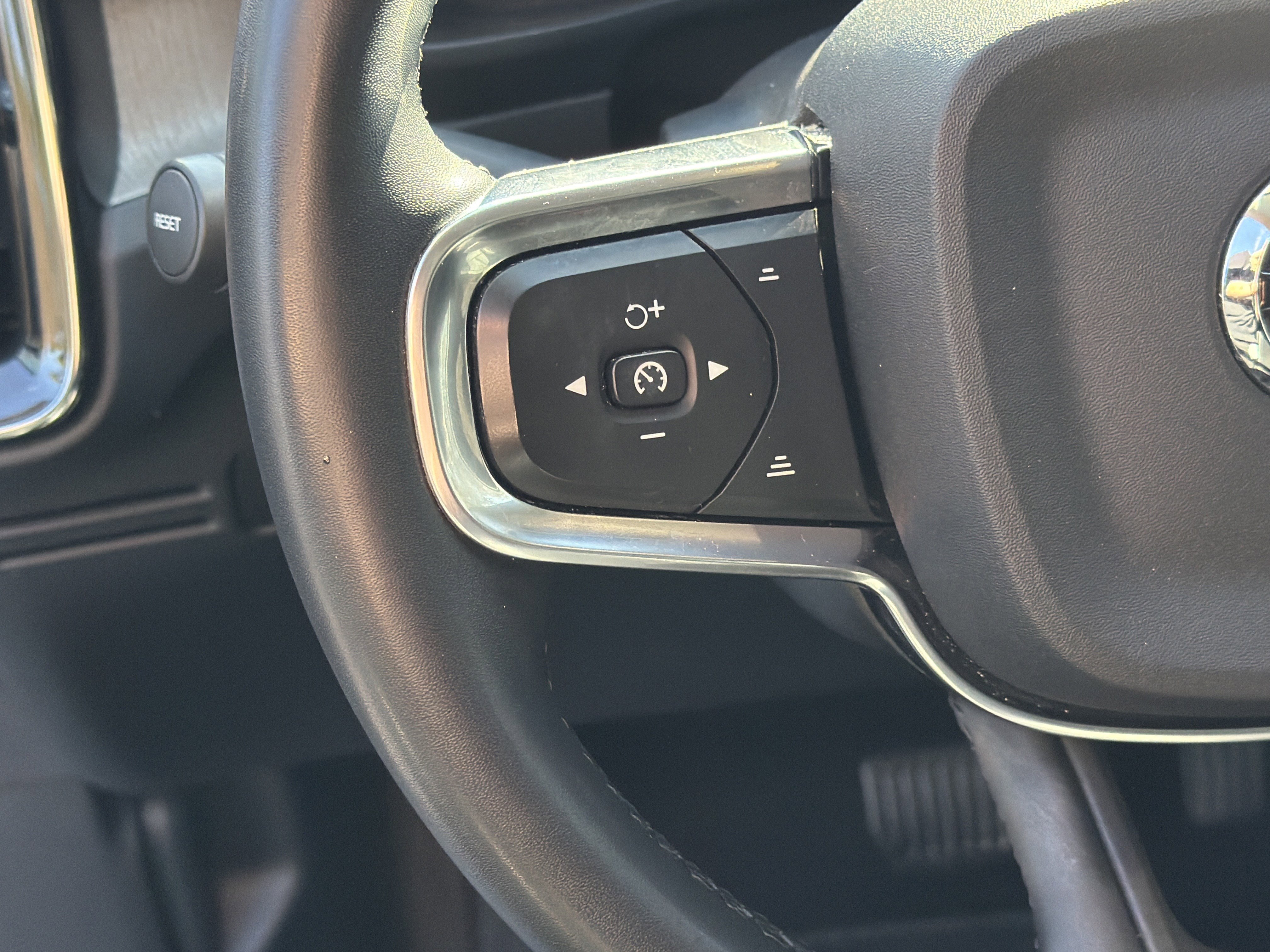 Certified 2023 Volvo XC40 B4 Plus w/ Driver Assist Package image 19