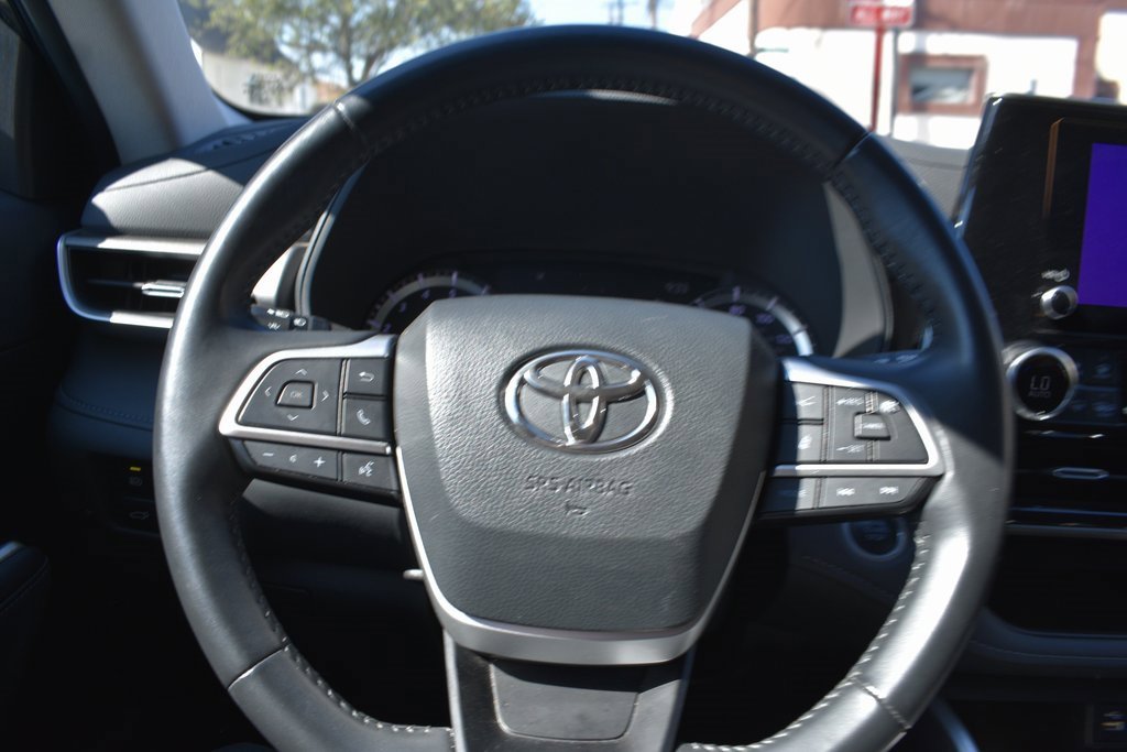 Used 2024 Toyota Highlander LE image 14