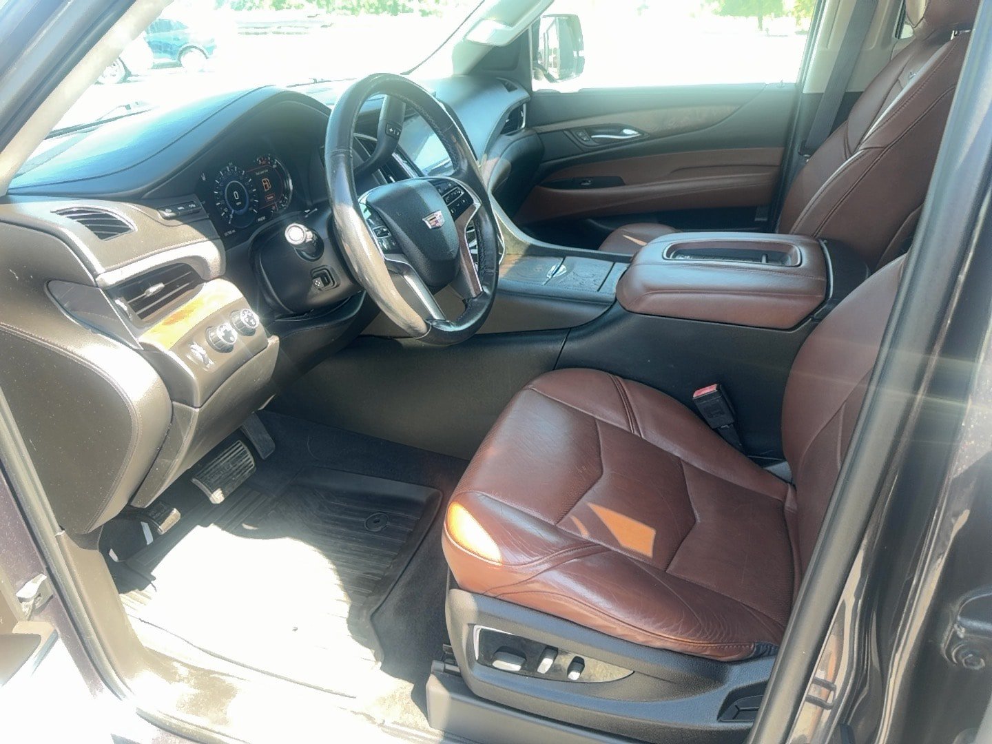 Used 2016 Cadillac Escalade Luxury AWD/4WD image 18