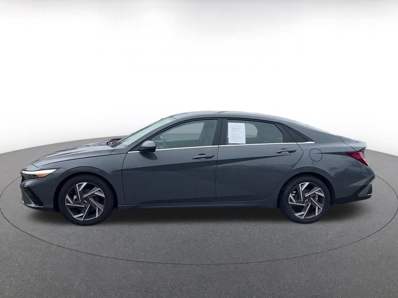 Used 2025 Hyundai Elantra SEL image 9