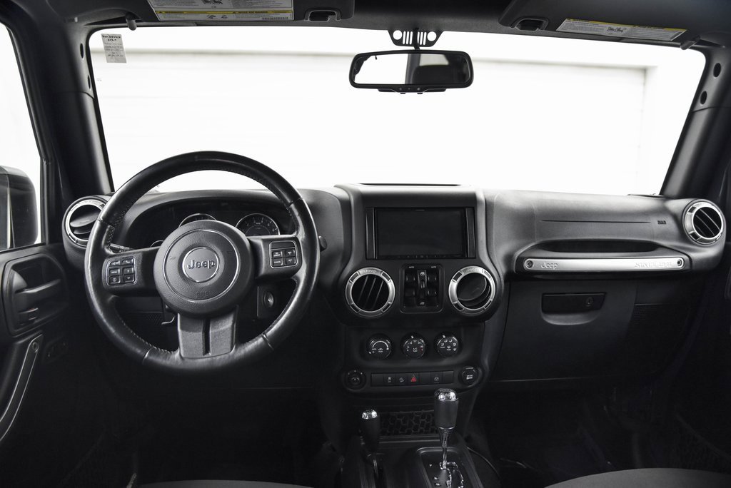 Used 2016 Jeep Wrangler Unlimited Sahara w/ Connectivity Group image 22