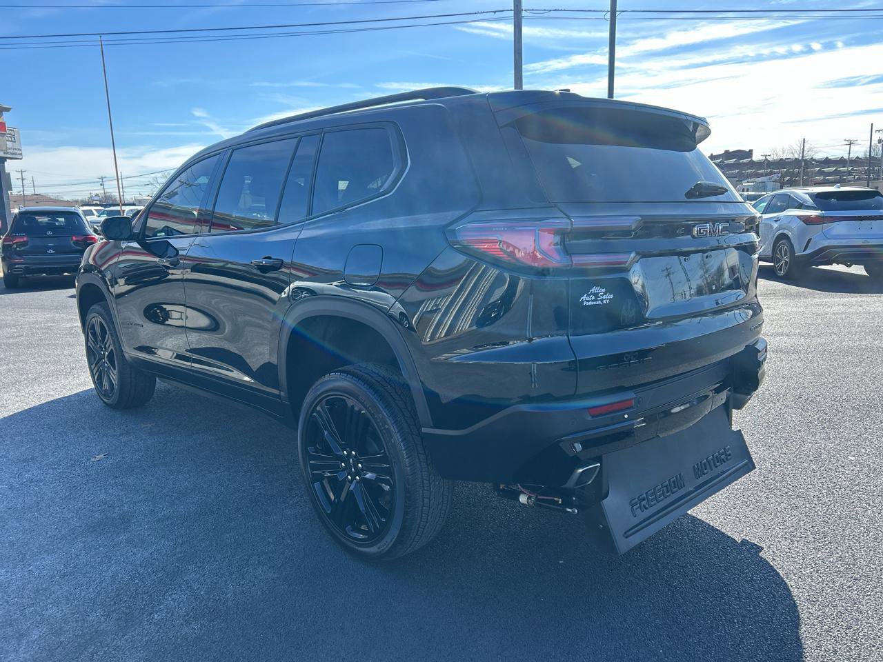 Used 2025 GMC Acadia Elevation w/ Elevation Premium Package image 7