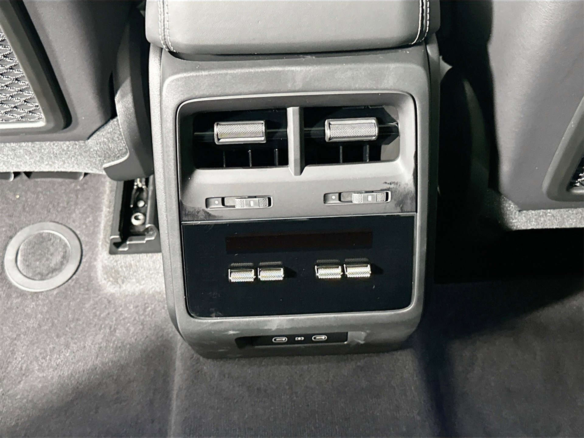 Certified 2025 Porsche Macan Turbo Electric image 37