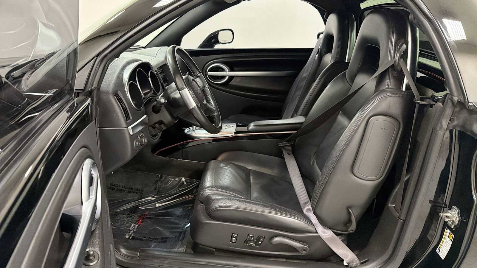 Used 2004 Chevrolet SSR w/ Preferred Equipment Group RWD image 13