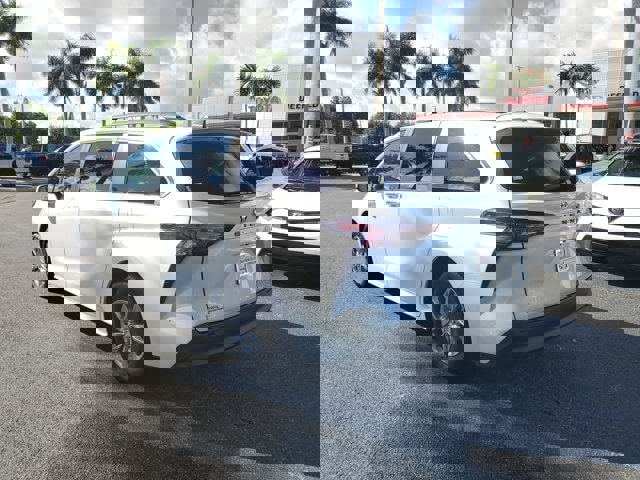 Used 2023 Toyota Sienna XLE image 3