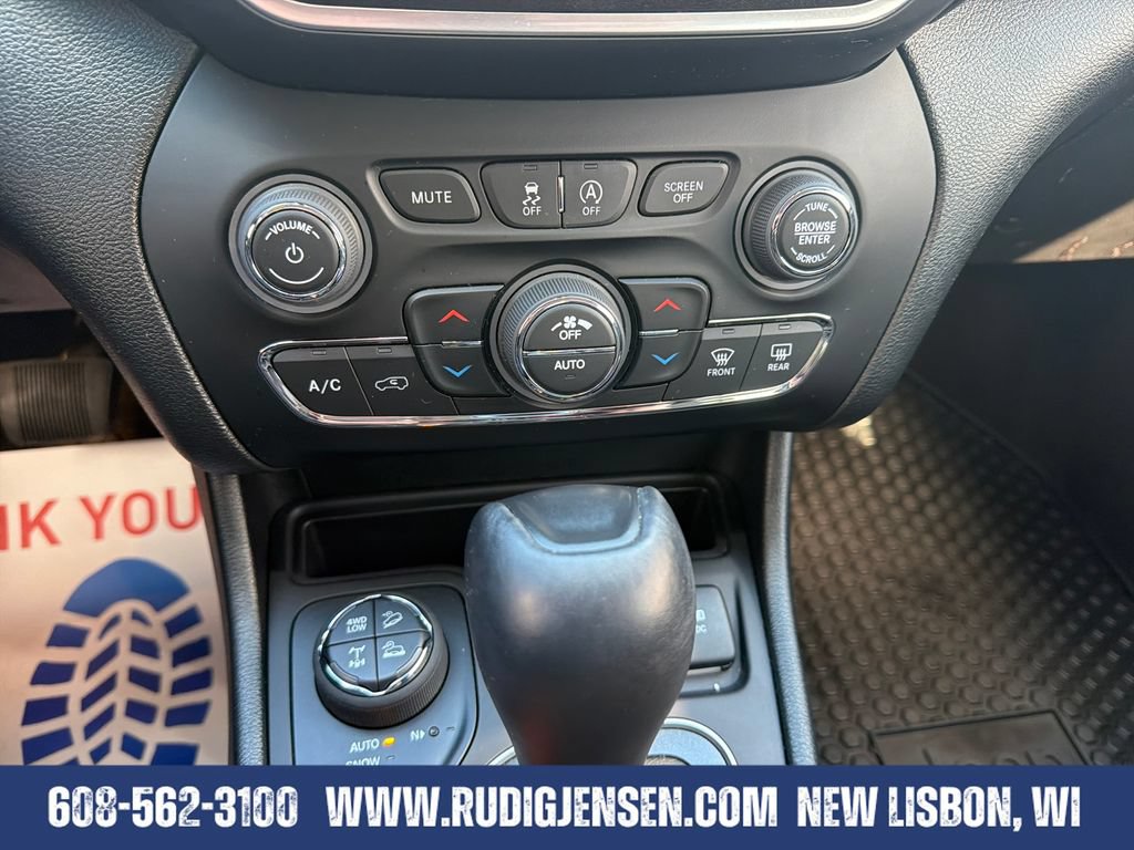 Used 2022 Jeep Cherokee Trailhawk AWD/4WD image 17