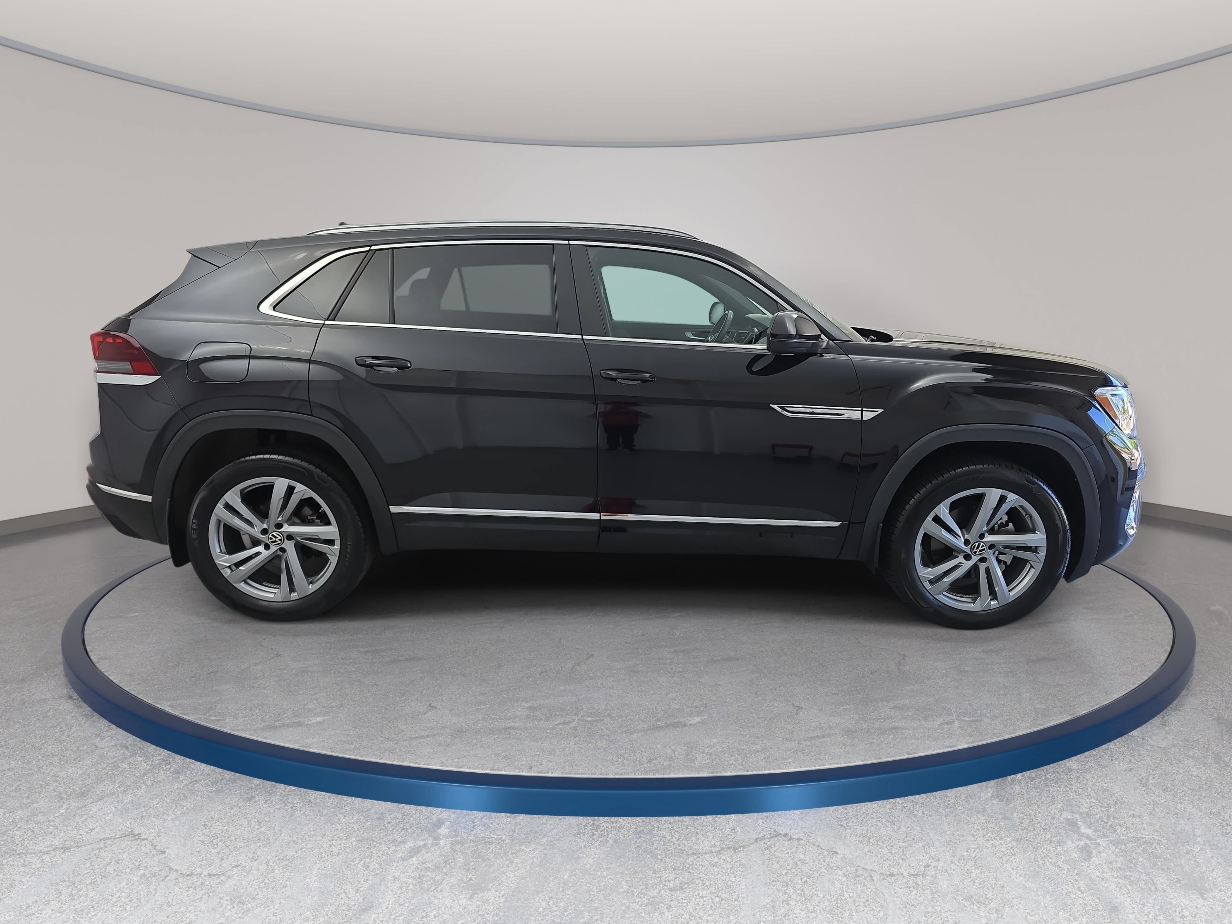 Certified 2024 Volkswagen Atlas Cross Sport SEL R-Line AWD/4WD image 4