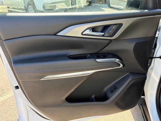 Used 2025 Chevrolet Traverse LT image 12