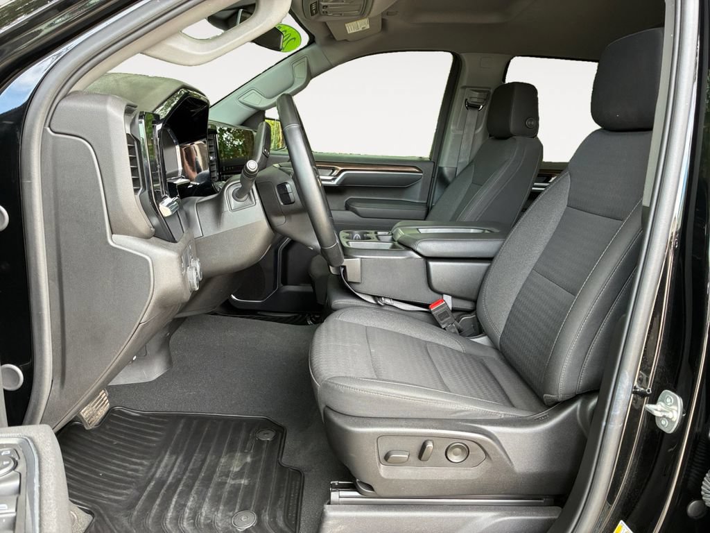 Used 2025 Chevrolet Silverado 1500 LT RWD image 9