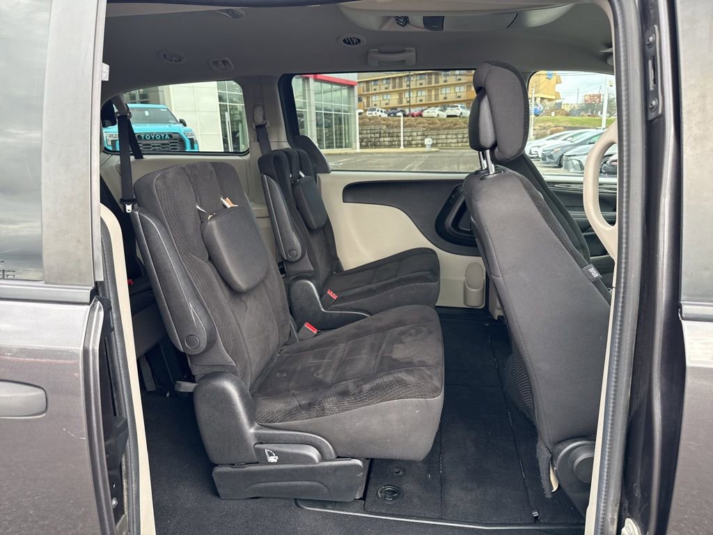 Used 2019 Dodge Grand Caravan SE w/ UConnect Hands-Free Group image 6