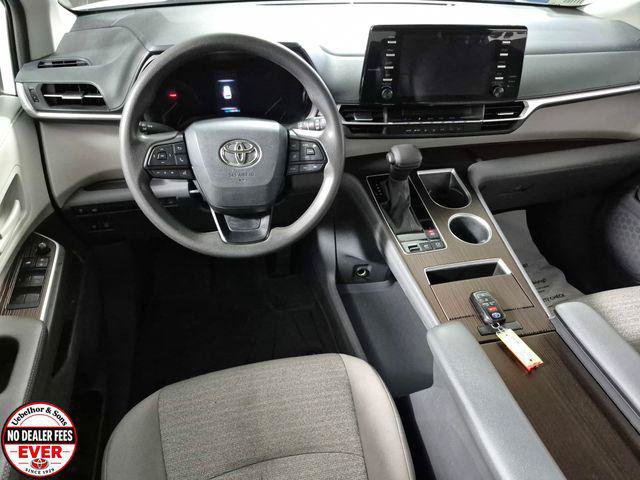 Certified 2023 Toyota Sienna LE FWD image 10
