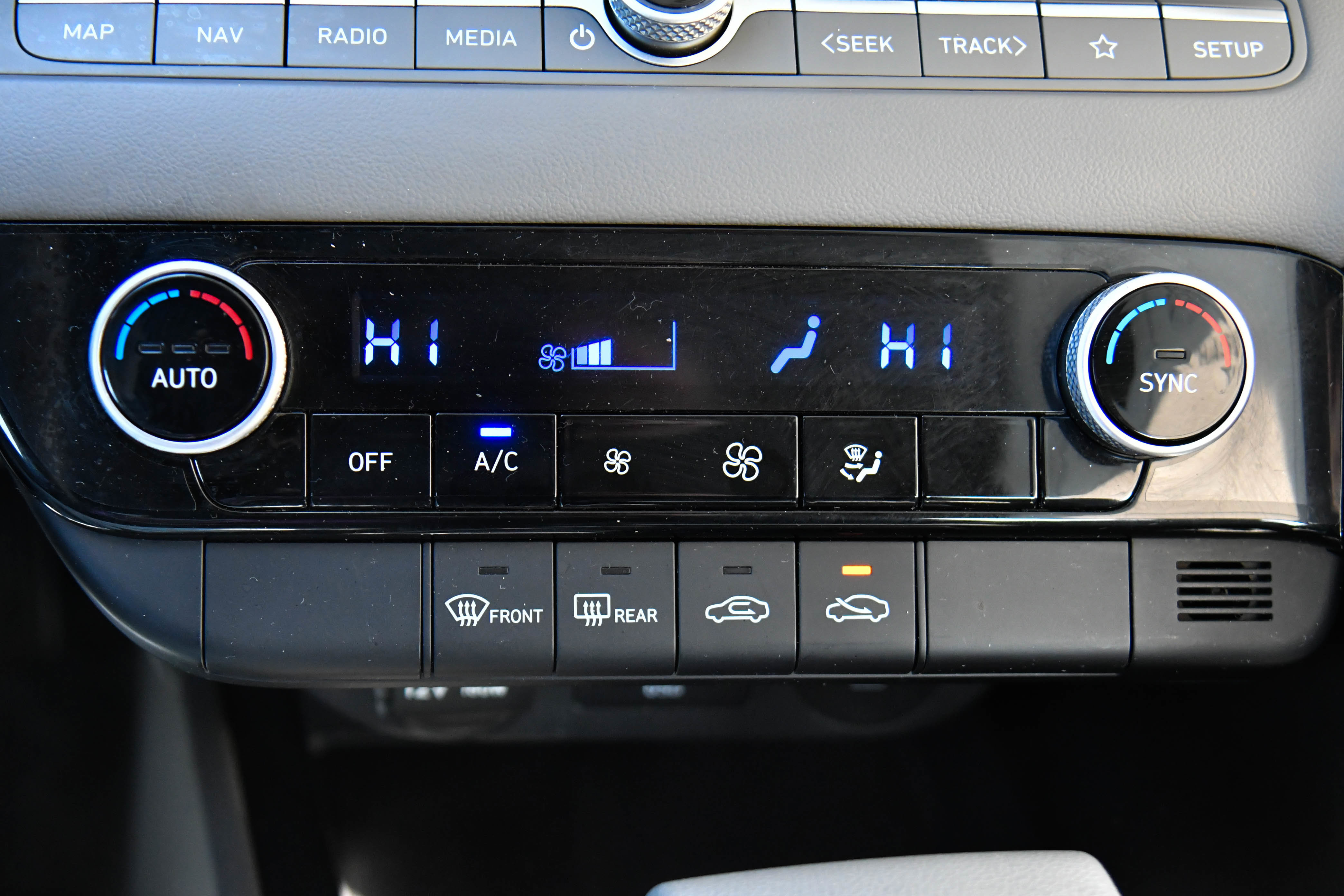 Used 2024 Hyundai Elantra SEL image 24