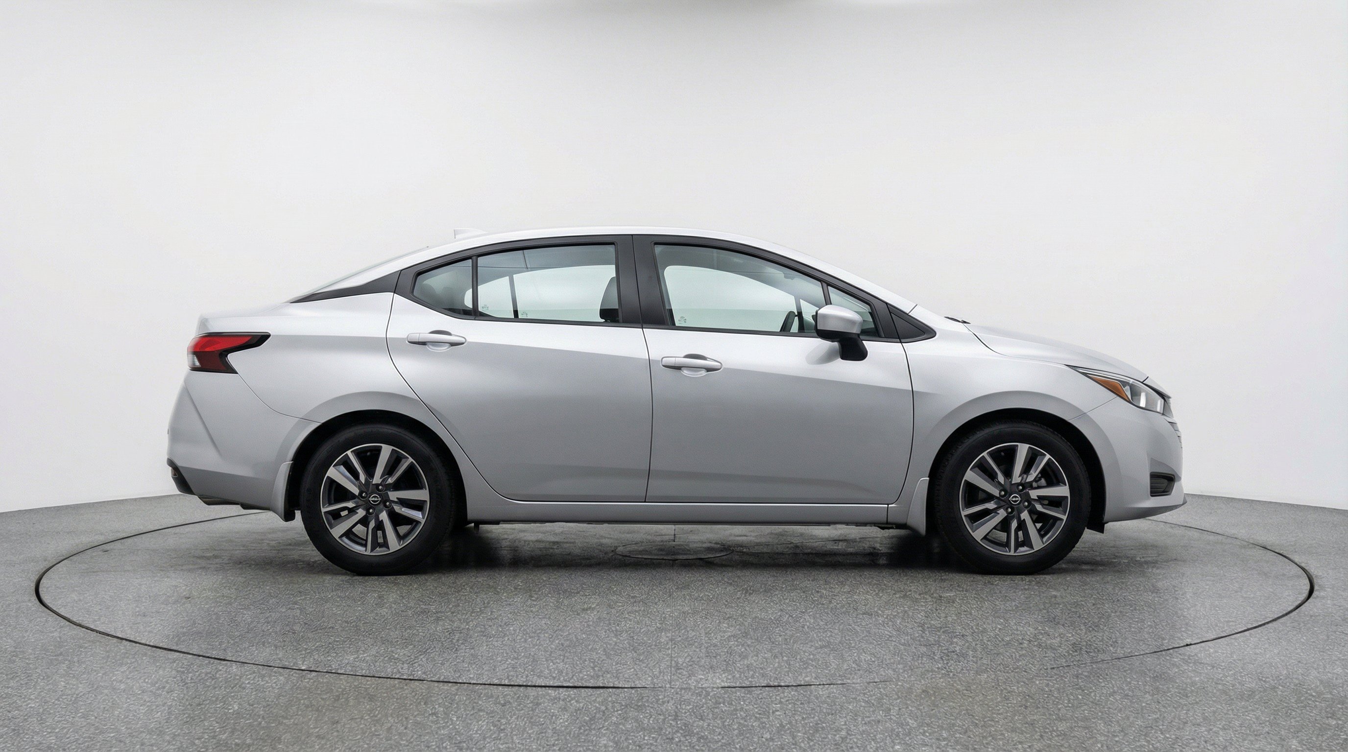 Used 2025 Nissan Versa SV FWD image 11