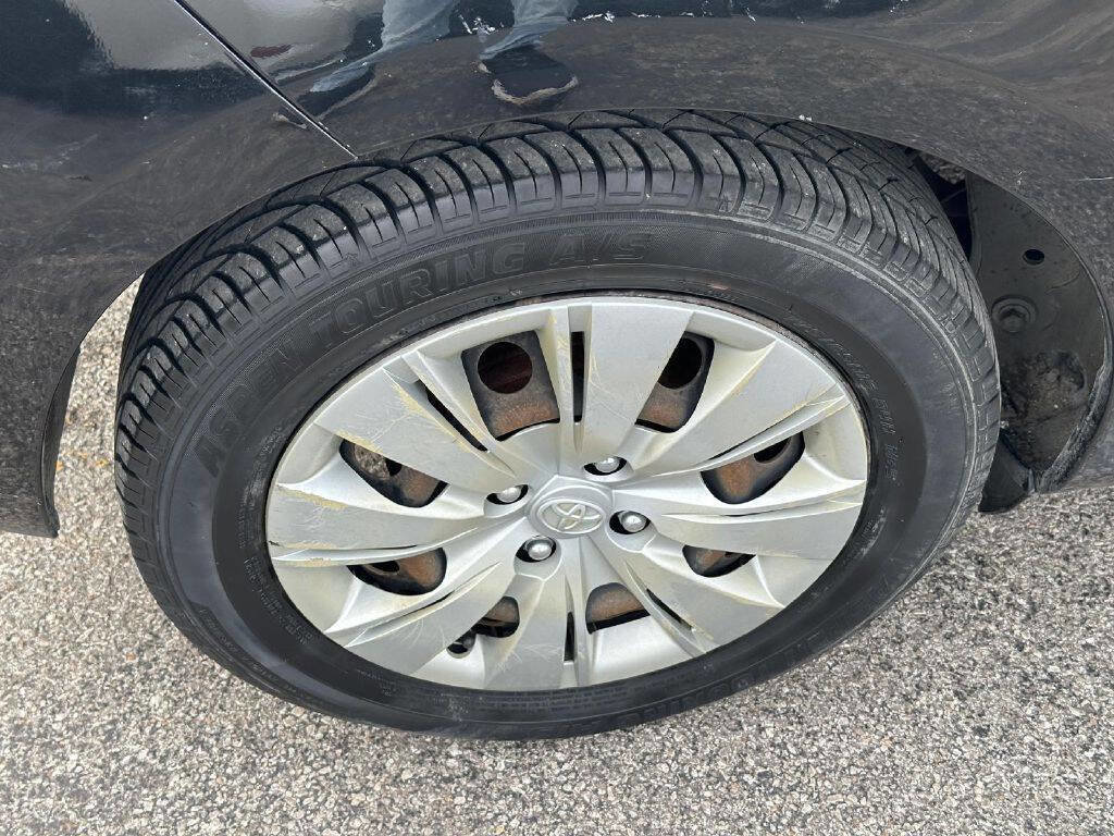 Used 2012 Toyota Yaris L image 21